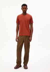 ARMEDANGELS JAAMEL STRUCTURE - T-shirt basic - dark amber