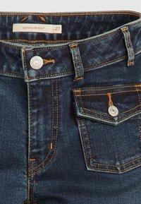 Thumbnail Image 8