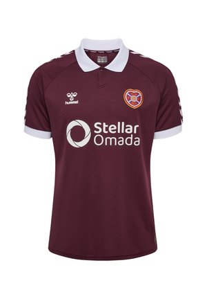 Dunkelrotes Fußballtrikot mit weißem Kragen und Ärmelbündchen, Hearts FC Wappen auf der Brust, Hummel-Logo und Sponsorenschriftzug Stellar Omada.