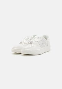 Steve Madden JUMPKICK - Joggesko - white/silver