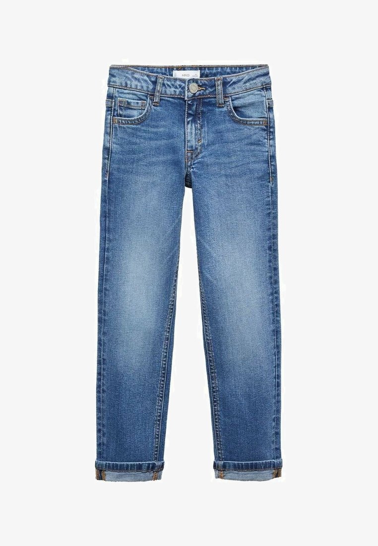 Jean en denim bleu avec revers roulés, bouton et fermeture éclair à l'avant, et conception à cinq poches.