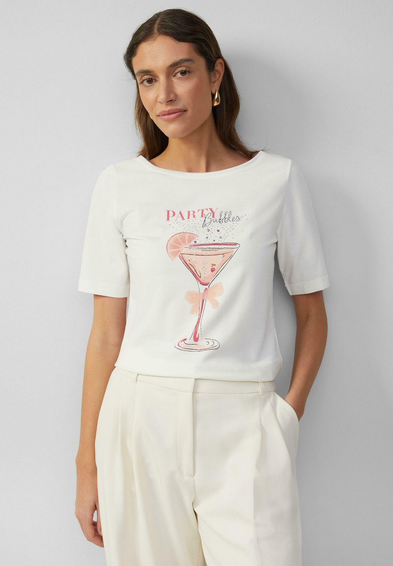 Witte t-shirt met korte mouwen, voorzien van een roze cocktailafbeelding en de tekst "PARTY Bubbles". Glad materiaal, ontspannen pasvorm en ronde halslijn.
