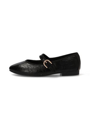 Zapato Mary Jane plano negro con punta puntiaguda, patrón texturizado y correa con hebilla dorada en la parte superior.
