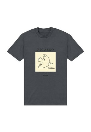 Camiseta gris oscuro con un dibujo minimalista al estilo Picasso de una paloma sosteniendo una rama de olivo y texto: "PICASSO" y "LA PALOMA DE LA PAZ 1949 A.P.O.H".