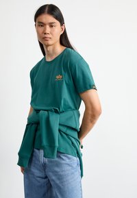 Alpha Industries SMALL LOGO - Tricou basic - force green