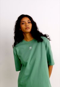 adidas Originals TEE - T-shirts - preloved green
