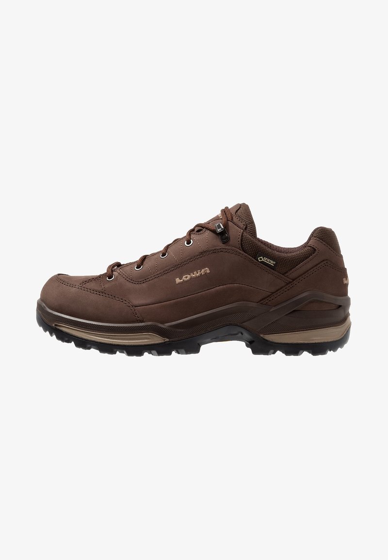 Chaussure de randonnée basse marron avec laçage à l'avant, semelle robuste et étiquette Gore-Tex sur le côté pour une protection imperméable.