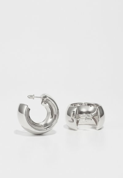 Uncommon Matters SCULPTURAL LARGE CREOLE - Σκουλαρίκια - silver-coloured