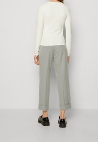 mbyM Langarmshirt - white