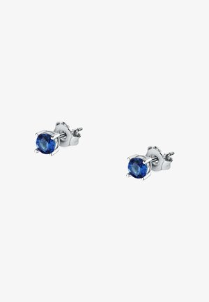 Orecchini a baguette in argento con una pietra blu rotonda, montata in un design a quattro griffe. Finitura metallica liscia con una texture lucida.
