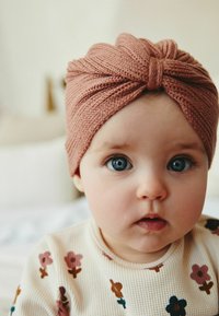 Next TURBAN REGULAR FIT - Kootud müts - pink