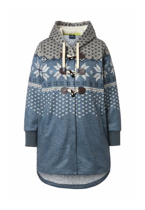 Cappotto tipo duffle blu, caratterizzato da un design a maglia decorato con fiocchi di neve e cuori. Accentuato da chiusure a toggles in legno e un cappuccio.