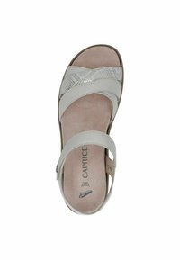Sandale en cuir blanc avec des brides entrecroisées, accent en cuir texturé serpent, semelle intérieure en daim doux et boucle ajustable pour un bon ajustement.