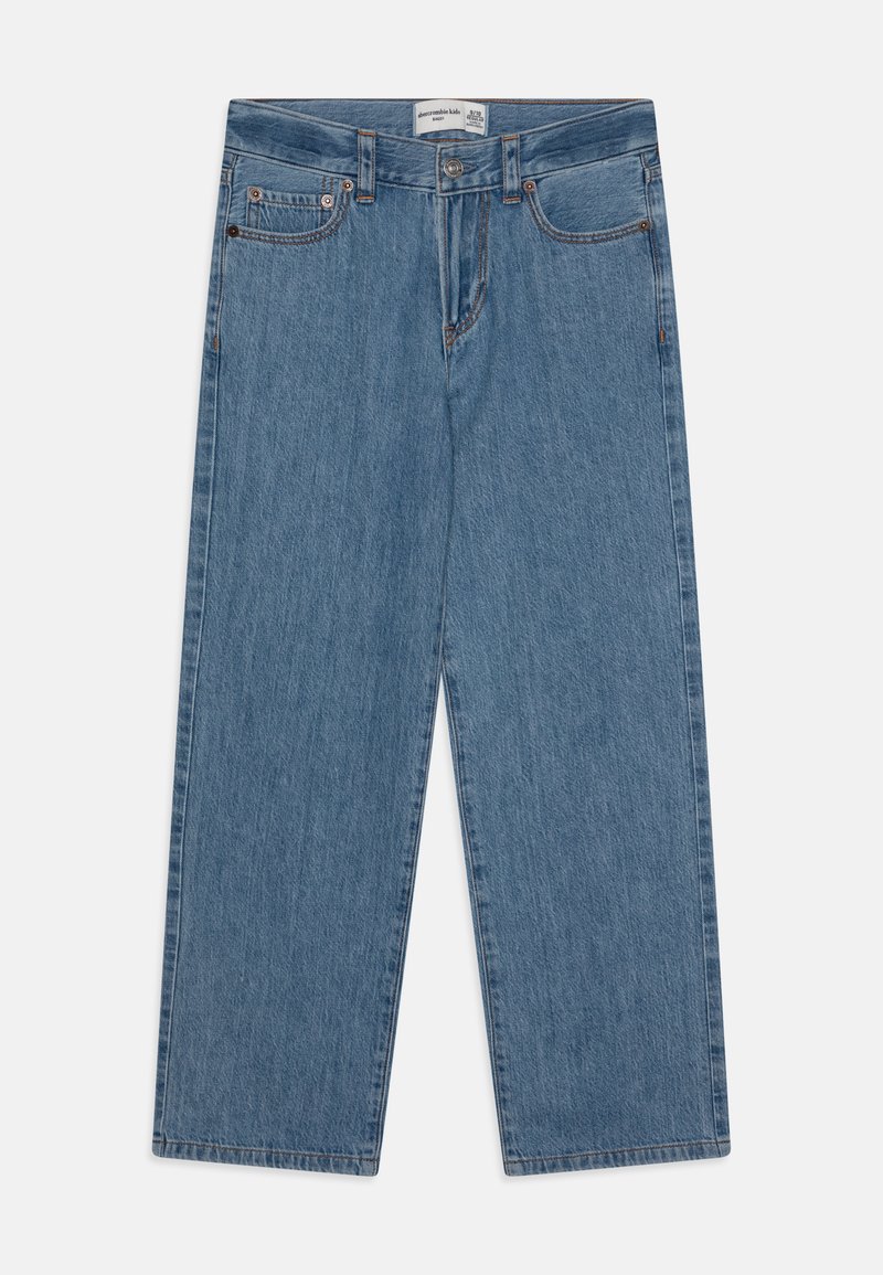 Ljusblå denimjeans med rak passform, fem fickor, metallbeslag och subtila blekningar. Klassisk knappstängning och bälteshällor.