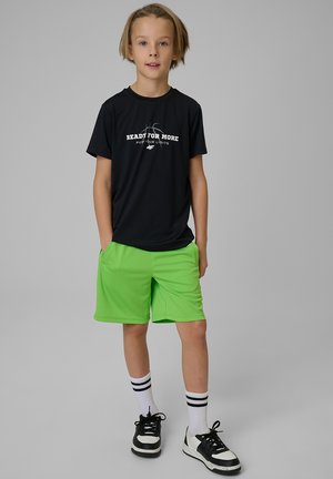 4F, - Krótkie spodenki sportowe