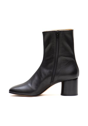 Stiefelette - black