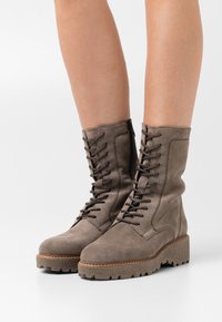 Tamaris Bottines à lacets - dusty oliv