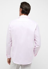 Eterna COVER SHIRT - COMFORT FIT - Businesshemd - rosa