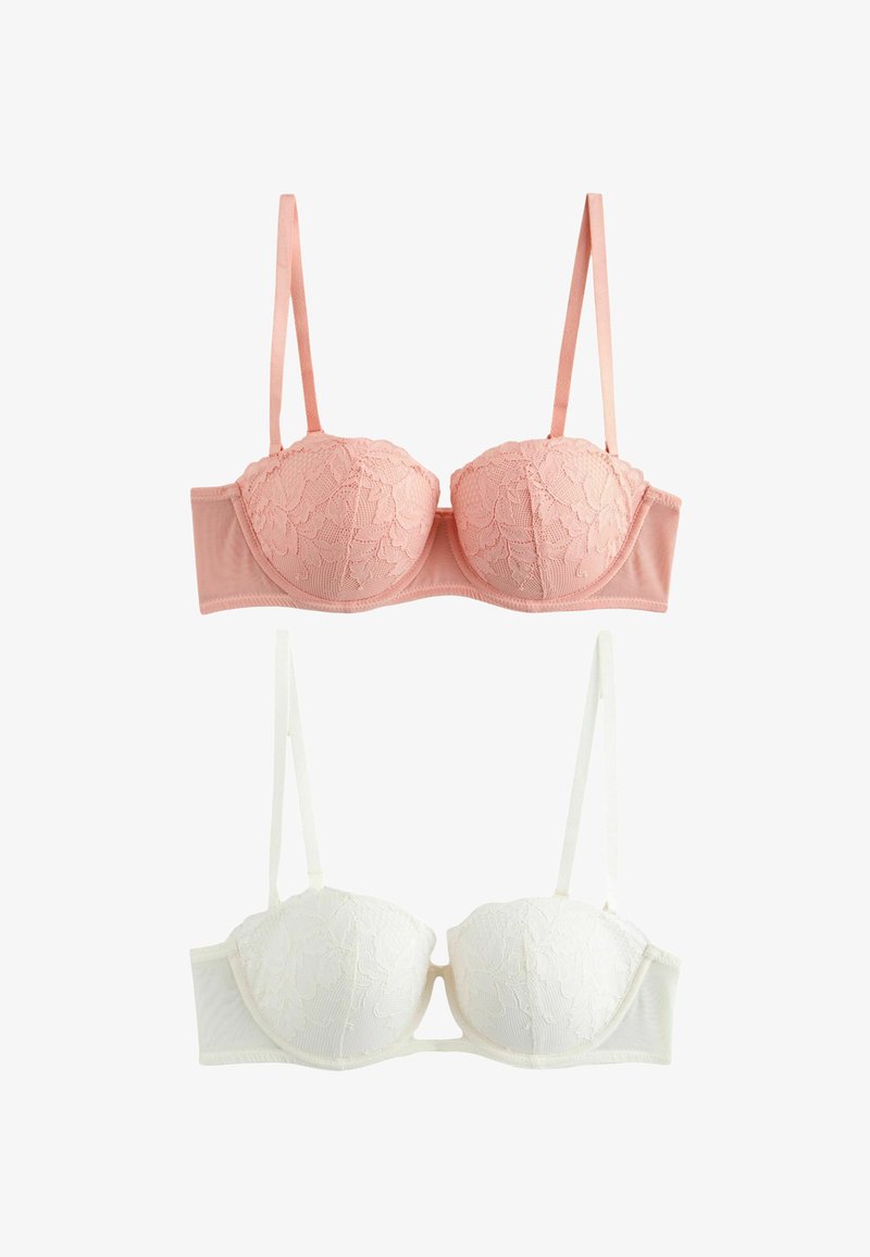 Deux soutiens-gorge avec détails en dentelle et bretelles réglables, un rose pâle et un blanc, présentés sur un fond blanc uni.