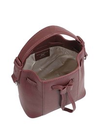 Bordeaux leren emmer tas met een gestructureerde vorm, bovenhandvat en binnenvoering. Bevat strikaccenten en het logo aan de binnenkant.