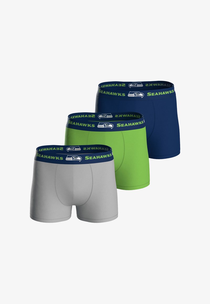 Tres pares de bóxer con colores gris, navy y verde, cada uno con una cinturilla elástica navy que muestra el logo de los Seahawks y el texto.