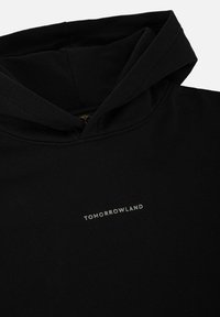 Zwarte hoodie met een trekkoordcapuchon en een klein, grijs "TOMORROWLAND" logo op de borst. Gemaakt van zachte katoen.