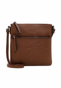 Borsa a tracolla in pelle marrone con una texture liscia, tasca con zip frontale, tracolla regolabile e branding discreto nella parte inferiore.