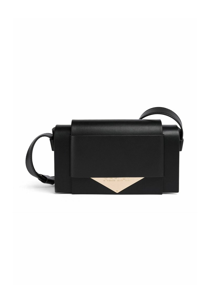 Borsa a mano in pelle nera con una forma strutturata, dotata di una parte superiore pieghevole, tracolla regolabile e un accento in metallo dorato nella parte anteriore.
