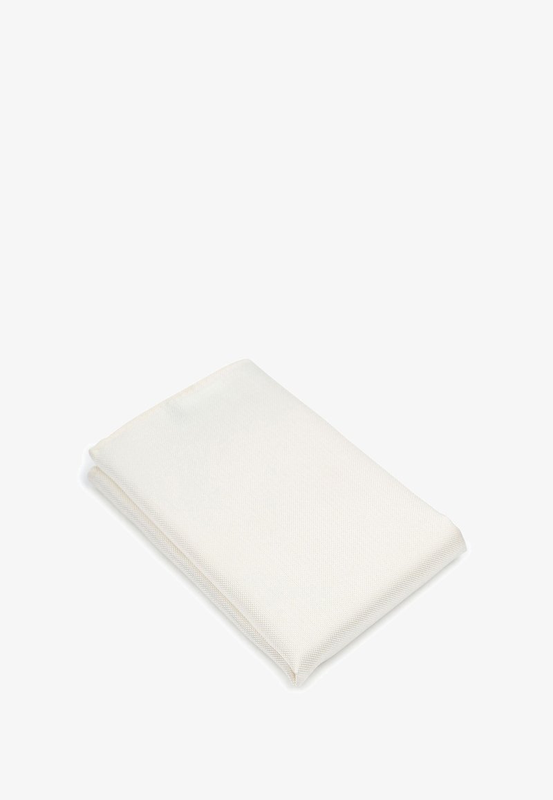 Wit, gevouwen textiel met een gaasachtige textuur. Zachte oppervlakte en rechthoekige vorm. Lichtgewicht en zonder zichtbare patronen of hardware.