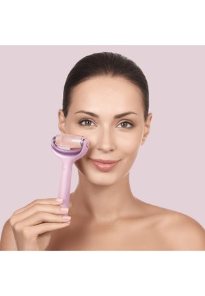 GESKE, MICRONEEDLE FACE BODY ROLLER | 9 IN 1 - Skincare tool - pink