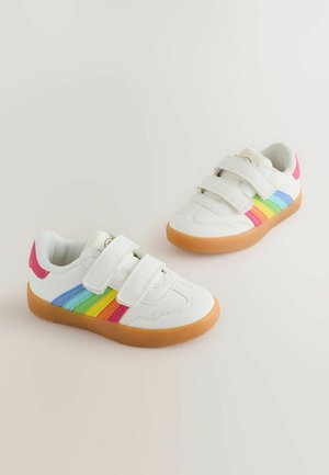 Bijele tenisice s čičak trakama, s naglasima u duginim bojama - ružičastoj, plavoj, zelenoj, žutoj i narančastoj, te smešnim gumiranim potplatima.