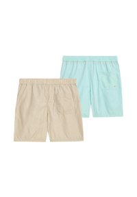 Två par shorts: ett par är ljusblå, det andra har beiga och krämfärgade vertikala ränder. Båda har elastiska midjeband och fickor.