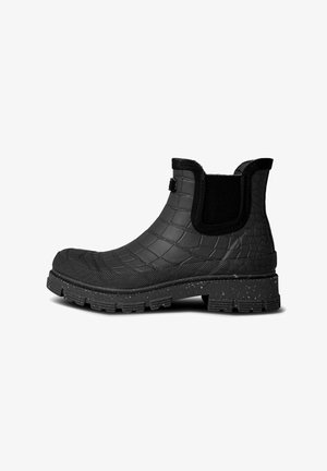 Czarne botki za kostkę z teksturowanym wzorem krokodyla, elastycznymi panelami bocznymi oraz solidną, bieżnikowaną podeszwą. Model charakteryzuje się połyskującym wykończeniem.