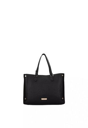 Borsa tote in pelle nera con doppi manici e accessori argento su sfondo bianco.