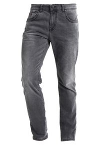 Šedé džíny z denimu s přizpůsobeným střihem, které mají klasický pětikapsový design, mírné obarvení a opotřebované detaily na nohavicích.