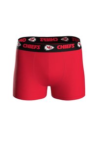 Bóxers rojos con una cinturilla elástica negra que presenta detalles de "CHIEFS" y el logo. Fabricados con una tela suave y elástica.