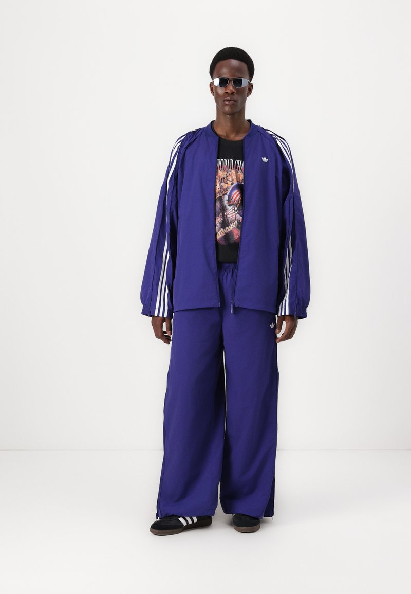 adidas Originals ADILENIUM SEASONAL 3 OVERSIZED SUPERSTAR TRACK - Teplákové kalhoty - night indigo