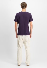 Alpha Industries SMALL LOGO  - Základné tričko - plum