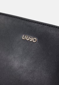 LIU JO CROSSBODY - Skulderveske - nero