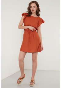 LELA SLIM FIT - Rochie de zi - brick red