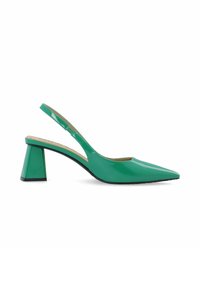 Zelene lakirane slingback pete s ošiljenim nosom in geometrijsko blokasto peto. Ima tanke gležnjarje in gladko teksturo.