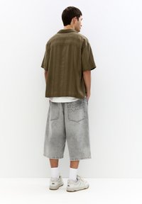 PULL&BEAR SHORT SLEEVE RUSTIC - Ing - green
