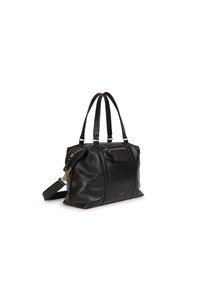 Borsa a mano in pelle nera con doppio manico superiore, hardware dorato, chiusura con zip e tracolla rimovibile. Presenta una tasca frontale con pattina.