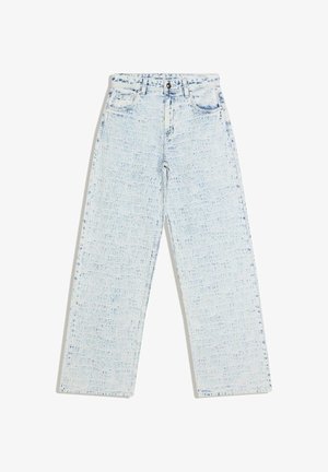 Blugi cu talie înaltă și croială largă, culoare albastru deschis cu efect de spălare acidă, buzunare frontale și posterioare, cu bucle pentru curea și închidere cu nasture la talie.