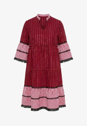 Vestito midi rosso con righe verticali, maniche a campana a quadretti e orlo, rifinitura in pizzo nero e dettagli con frange nere.