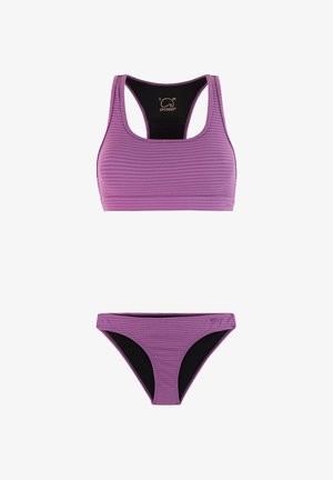 Ljubičasti kupaći kostim u dvije dijela s teksturom, s topom na leđima u obliku trkačkog dizajna i odgovarajućim donjim dijelom bikinija, s crnim unutarnjim postavom.