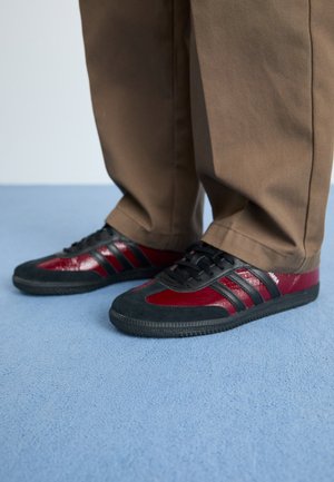 adidas Originals SAMBA UNISEX - Baskets basses - shadow red/core black/silver met
