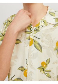 Jack & Jones Junior JCOSTAGGER SEERSUCKER RESORT - Košile - buttercream