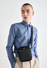 ZAIR ZIP UNISEX - Skuldertasker - black