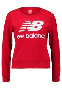 Felpa rossa in tessuto felpato con maniche lunghe, collo a giro e polsini a coste. Presenta un grande logo bianco "New Balance" sulla parte anteriore.